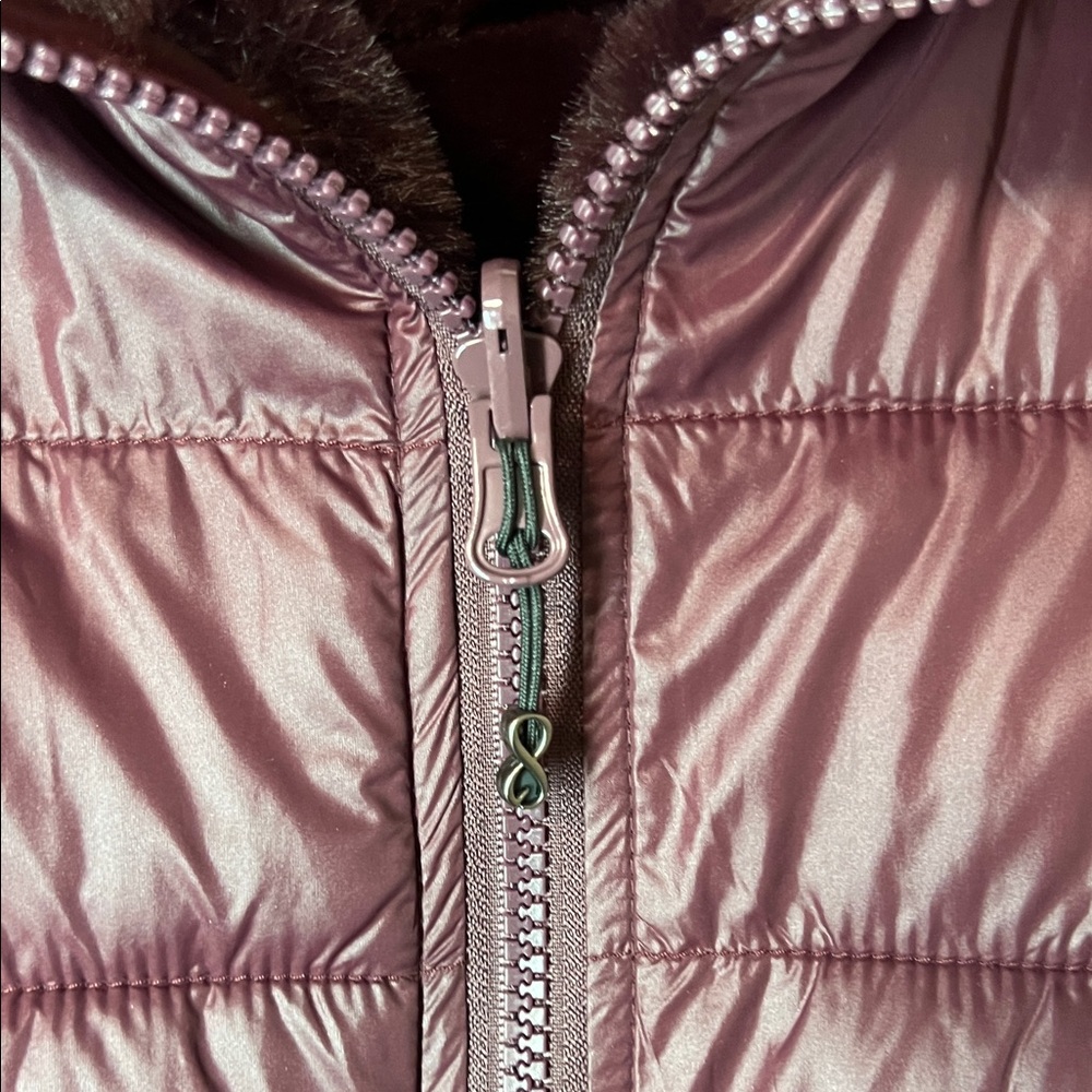 THE BOUNDLESS Plush Burgundy Hooded REVERSIBLE Vest - Picture 9 of 15
